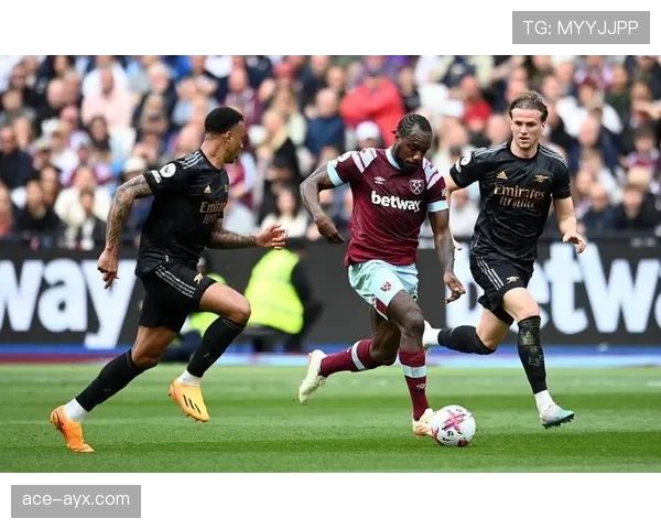 西汉姆联灵活战术调整显奇效，逆转颓势表现抢眼