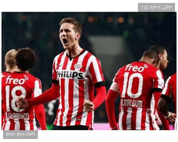 埃因霍温关键球员闪耀，助球队强势登顶联赛榜首