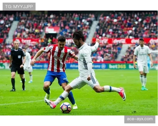 齐达内:从控球大师到战术变革者,持续进化的足球智慧