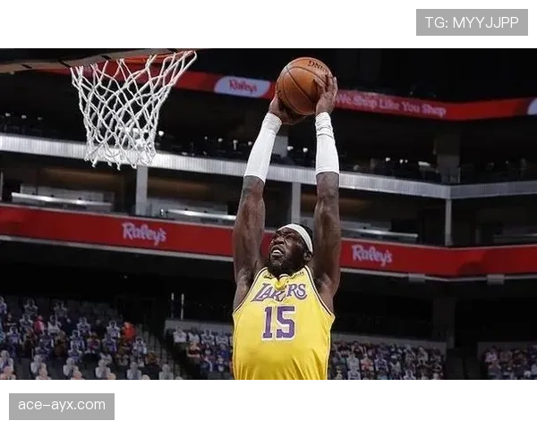 库兹马挡拆拉扯防线提升无球三分效率