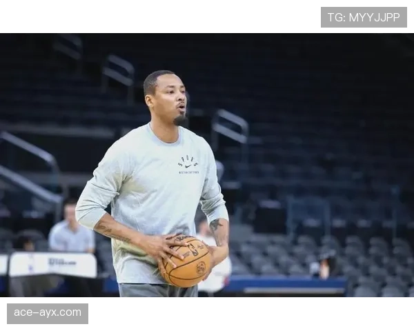 拉沙德·刘易斯无球跑动拉开空间，改变对手防守布局