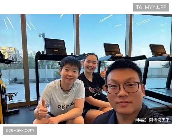 何卓佳今天又深夜来球馆，普通人这节奏咋跟拍偶像剧似的